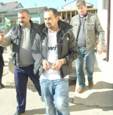 Individul care a vandalizat Sala Sporturilor din Techirghiol nu părăseşte arestul